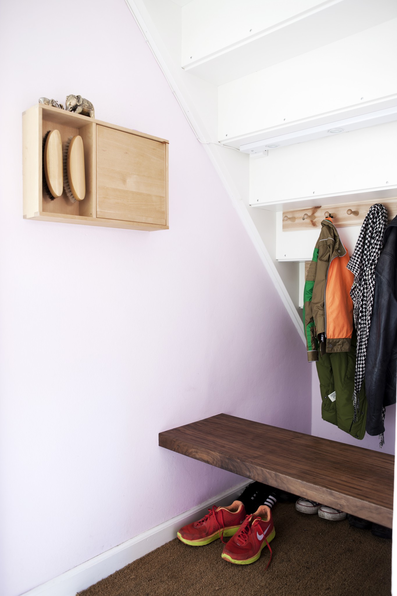 Utnytt plassen under trappen – rom123