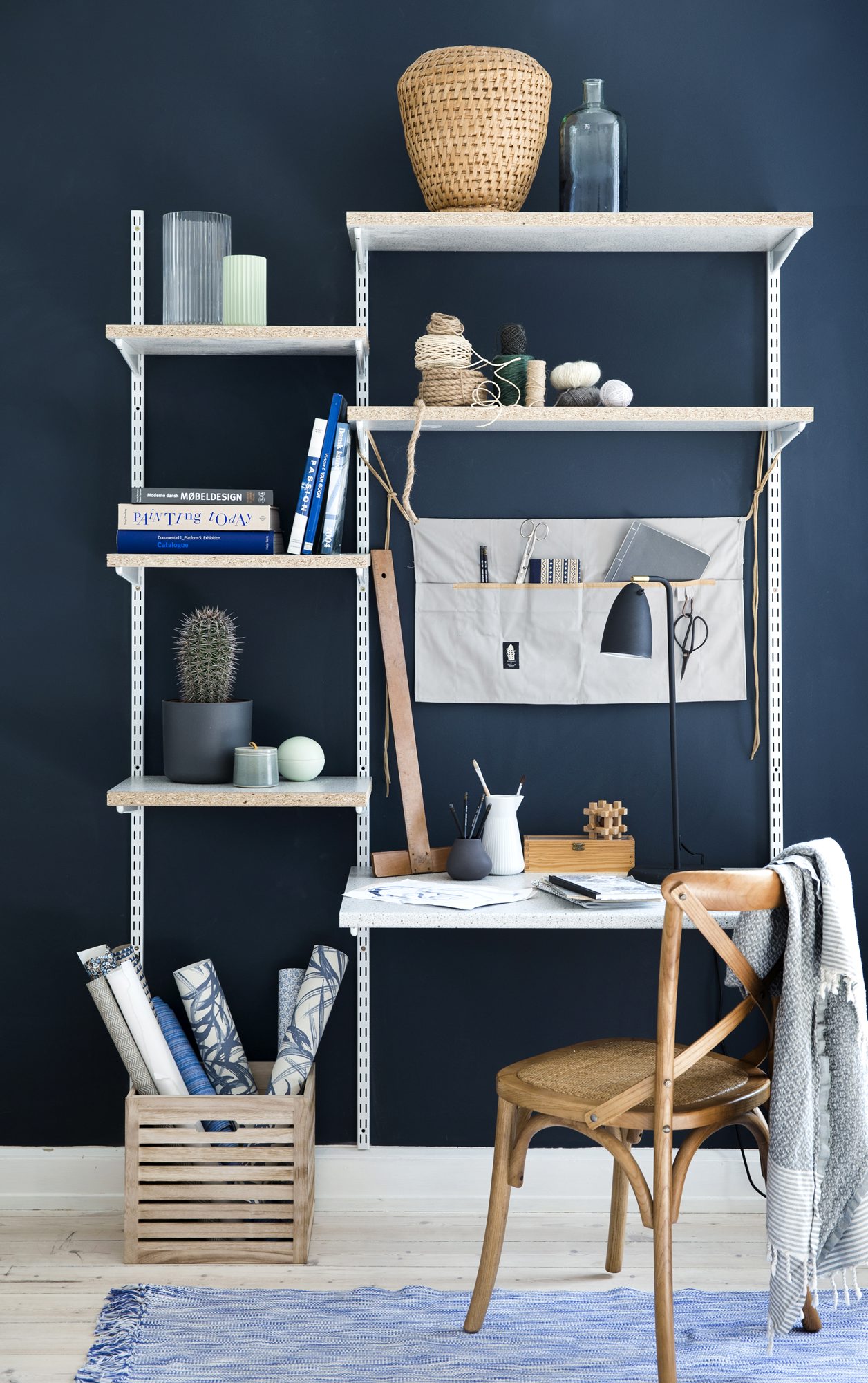 Design ditt eget kule skrivebord med hyller – rom123