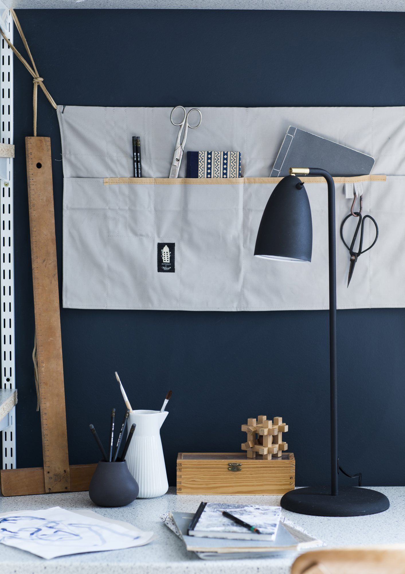 Design ditt eget kule skrivebord med hyller – rom123