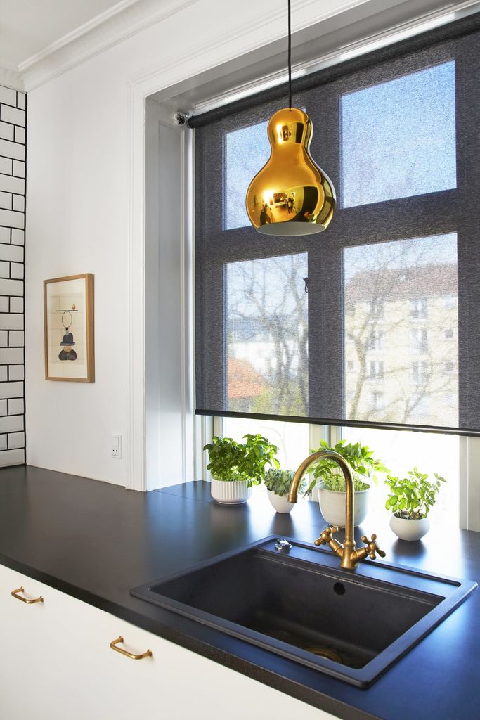 Benkeplaten føler hele rommet rundt, og gir god plass til ting familien ønsker å oppbevare synlig. FOTO: Anita Behrendt
